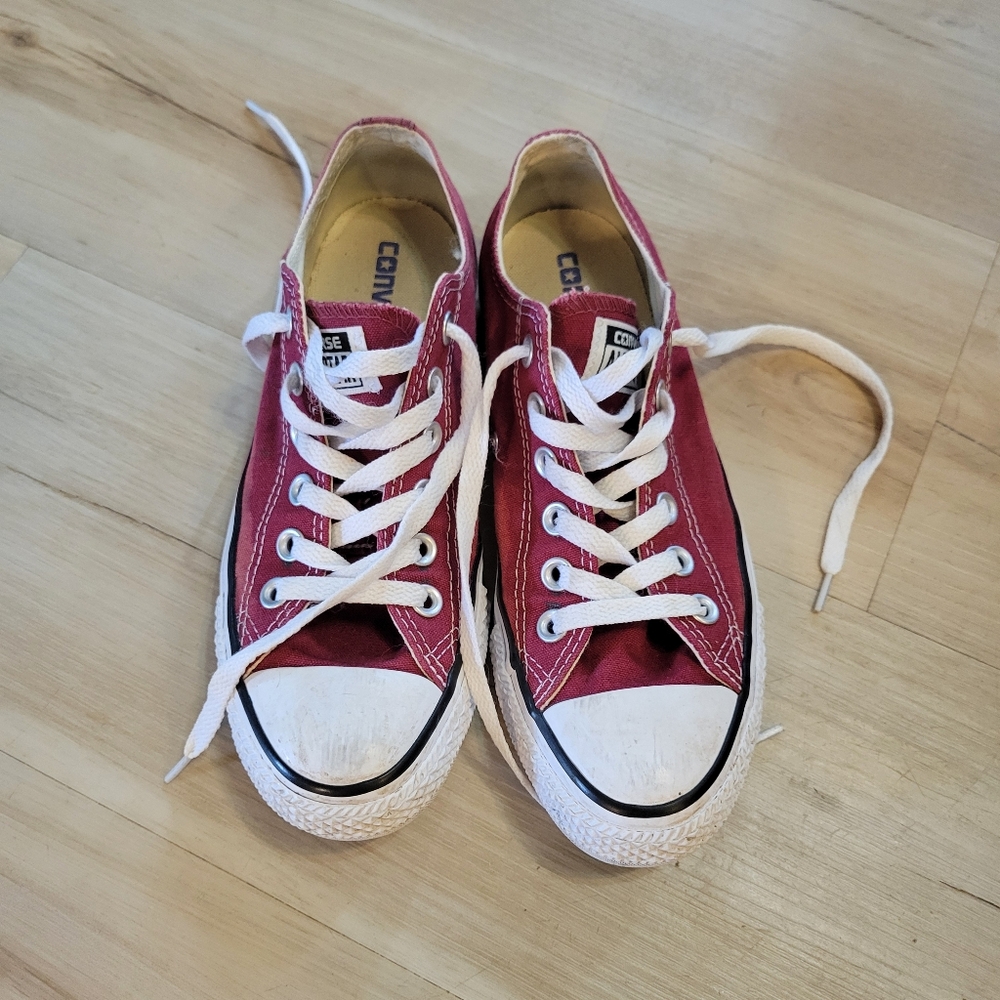 Converse Red Low-Top Sneakers, Size: 5 men, 7 women